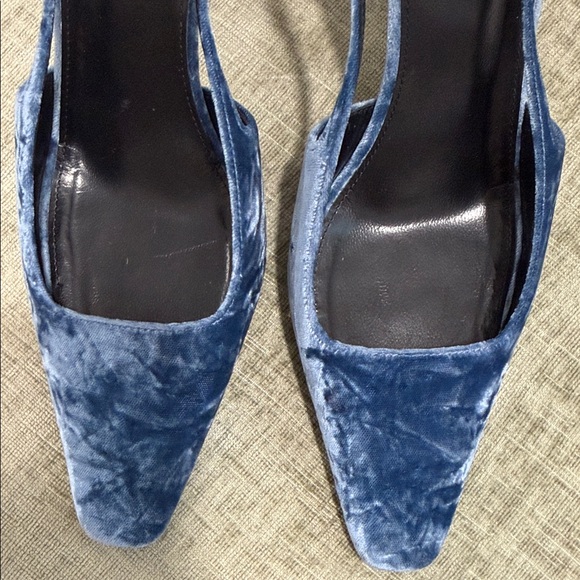 Saint Laurent Women's Blue Velvet Heels - Picture 3 of 6